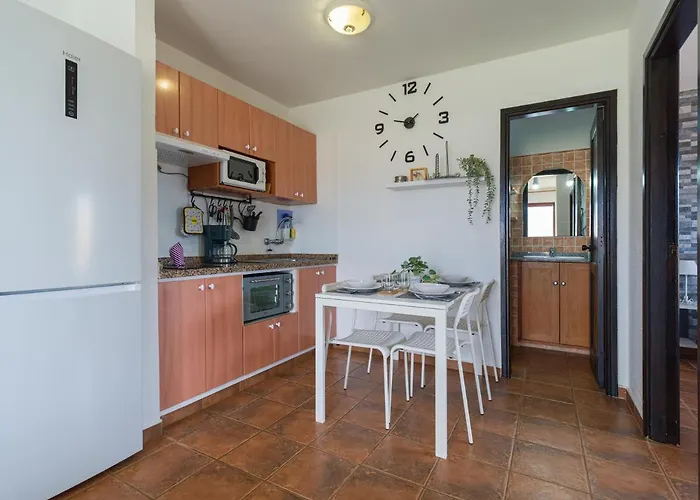 Private Solarium - Jacuzzi - Beach Views Апартаменты *