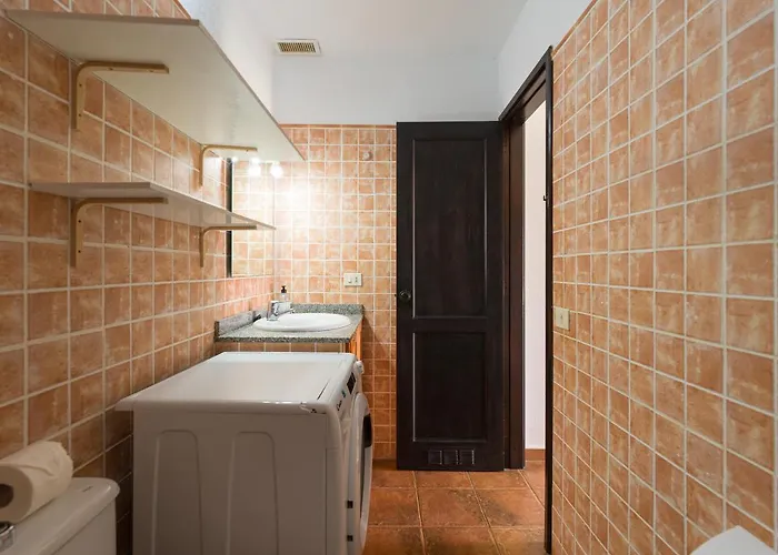 Private Solarium - Jacuzzi - Beach Views Моган