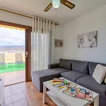 Private Solarium - Jacuzzi - Beach Views شقة *