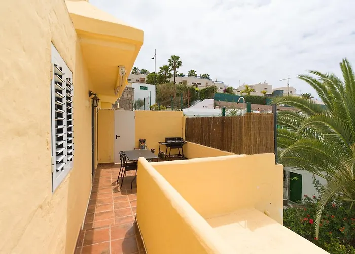 Private Solarium - Jacuzzi - Beach Views 아파트